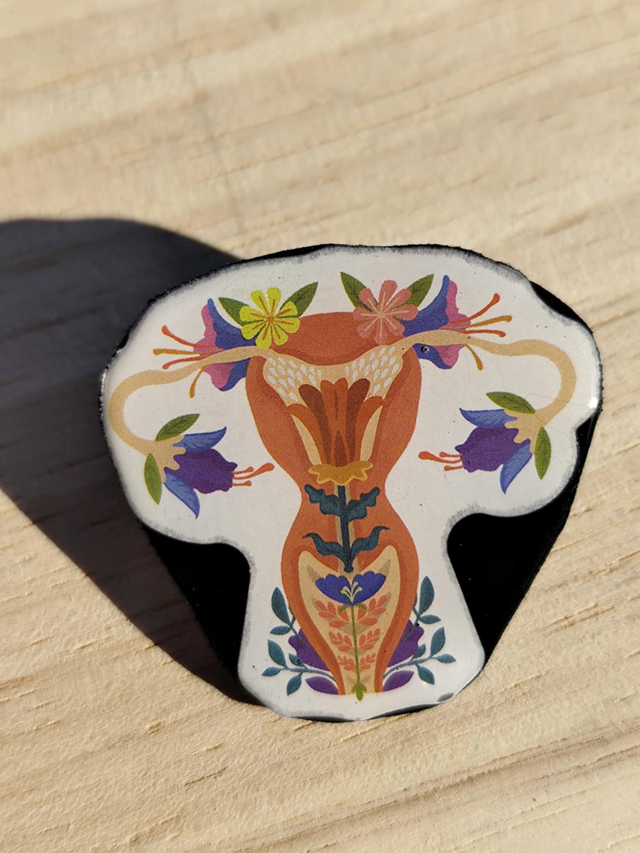 Pin's Utérus Fleuris 