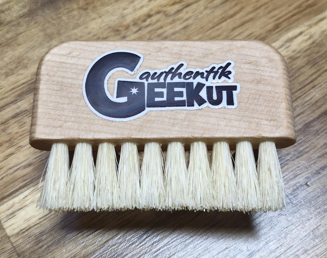BROSSE POUR VOS CASQUETTES
