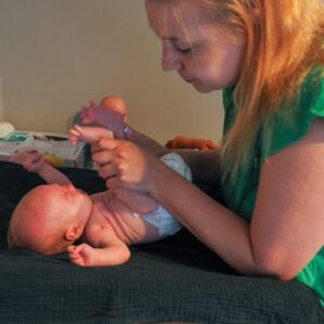 Vyöhyketerapeuttinen vauvahieronta