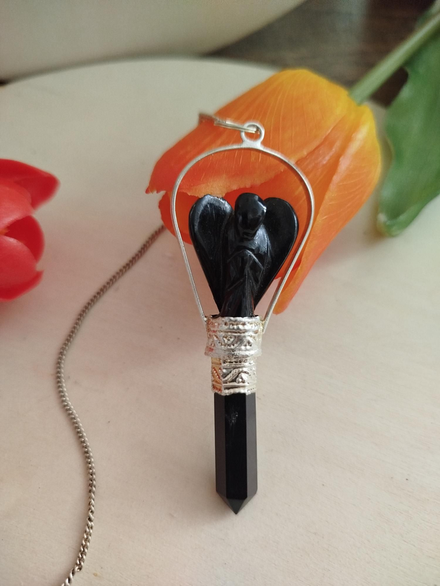 endule &quot;Ange gardien&quot; en tourmaline noire