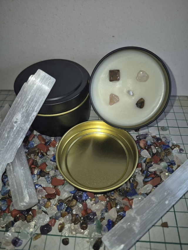 Balance 4oz candle, with tigers eye and rose quarts