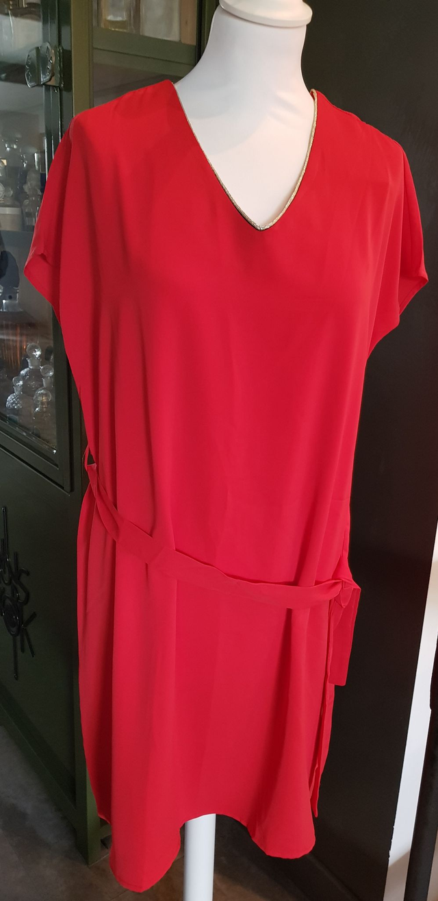 Robe Emma Ella manches courtes Col en V Coloris rouge