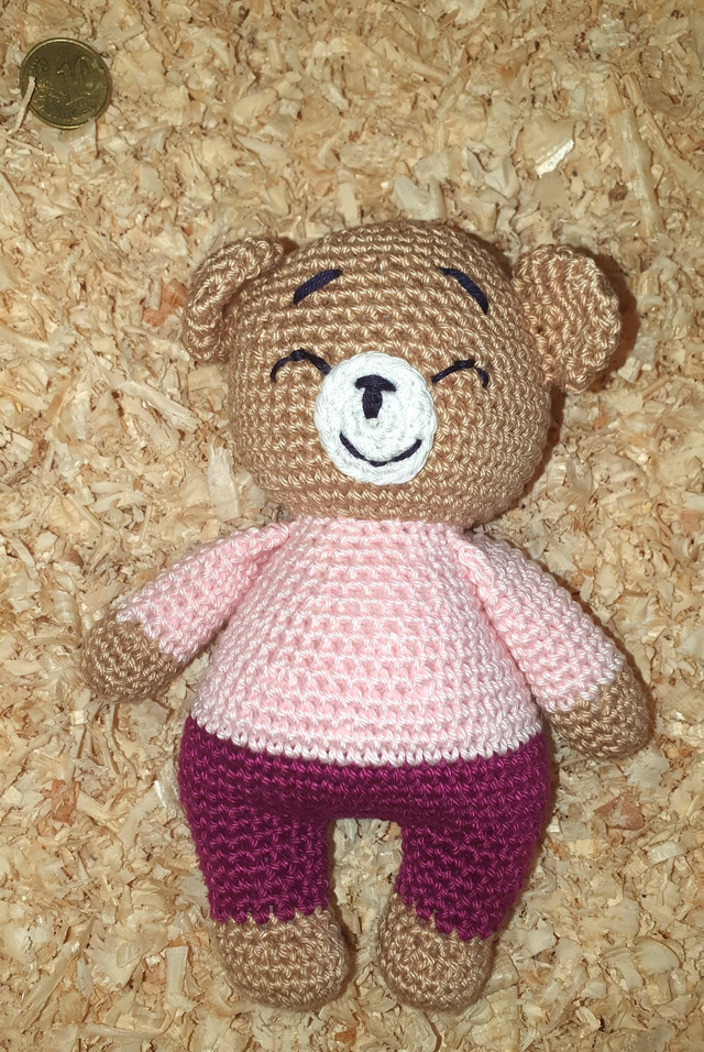 Eden en pyjama rose et violet