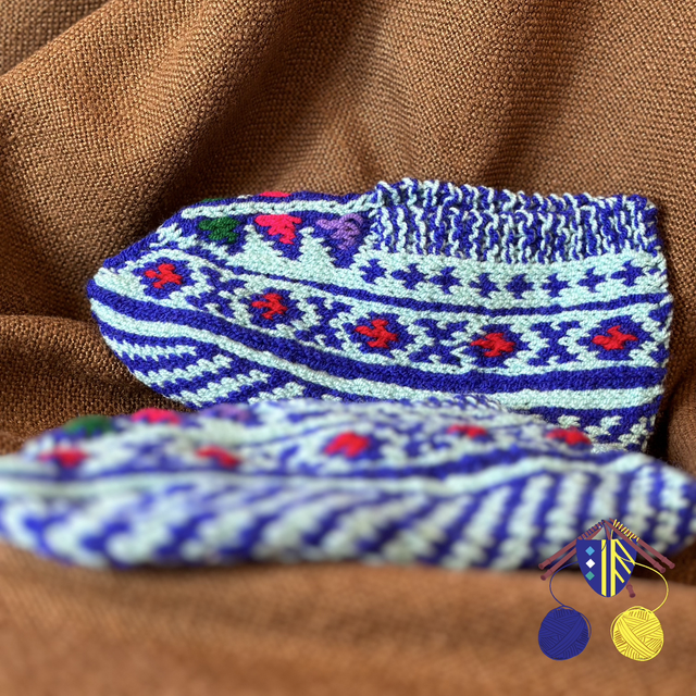 Stricksocken mit traditionellen Muster aus dem Iran in Hellblau - Dunkelblau 