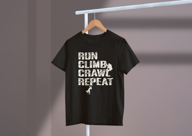 Run Climb Crawl Repeat Obstacle Course Challenge Fitness Fun. Laufen, Klettern, Kriechen, Wiederholen, Hindernisparcours, Herausforderung