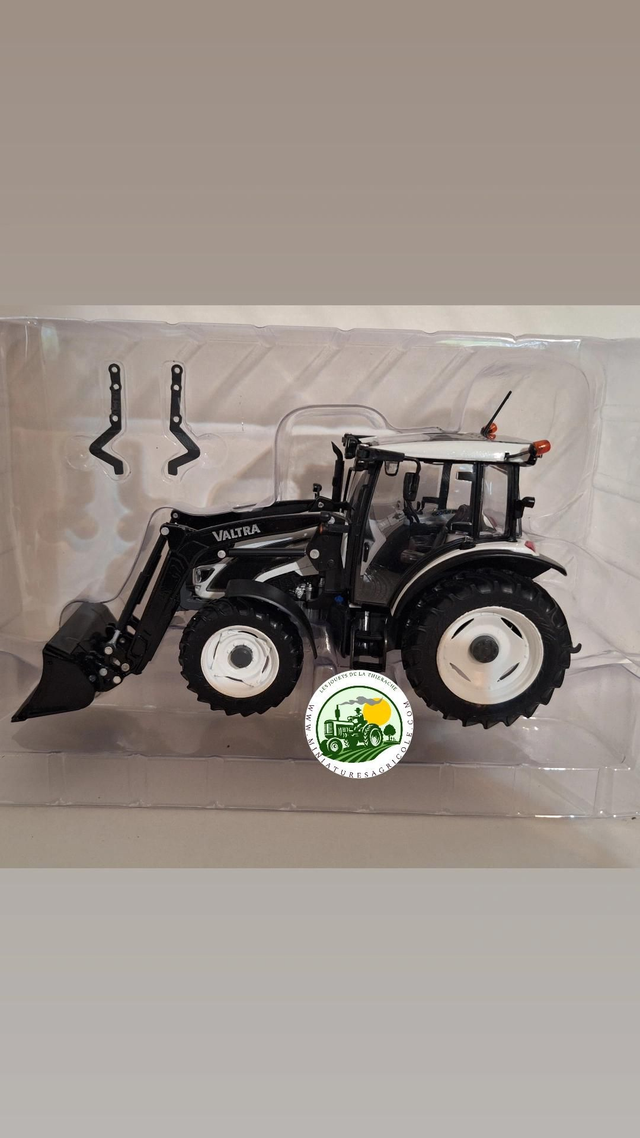Valtra A104 avec chargeur ROS 301542