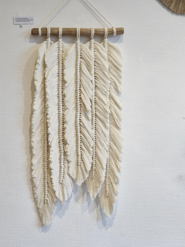 Suspension murale en macramé – Design 5 plumes.