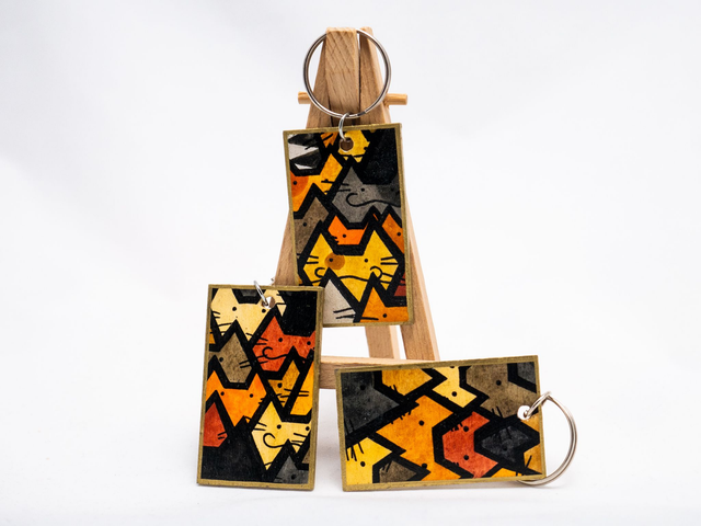 KOTY drewniany breloczek, ręcznie malowany, dwustronny