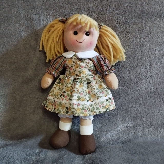 Poupée rembourrée en tissu petite 30 cm - 8