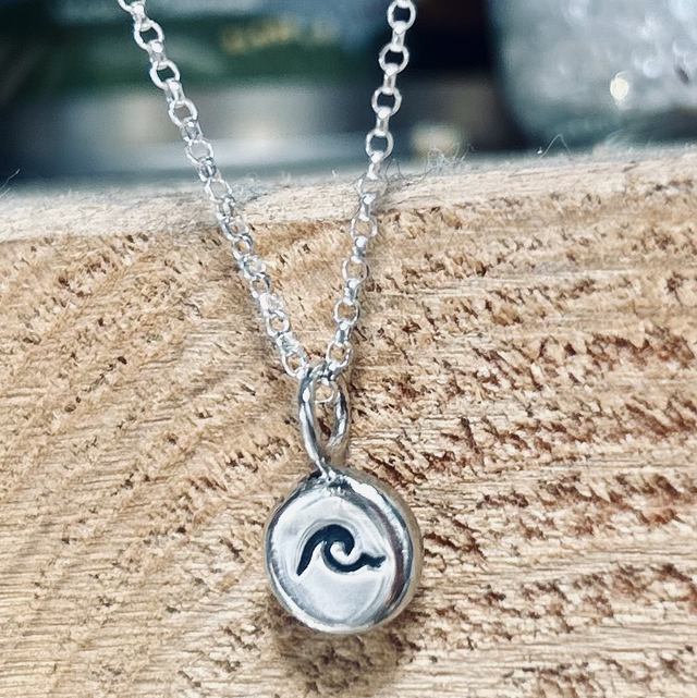 Wave droplet necklace 