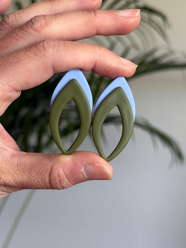 Lumbre verde caqui y azul periwinkle