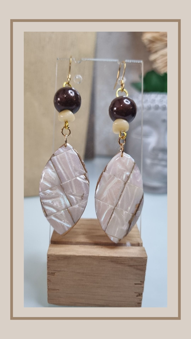 Boucles d&#039;oreilles collection nacre  blanc goutte