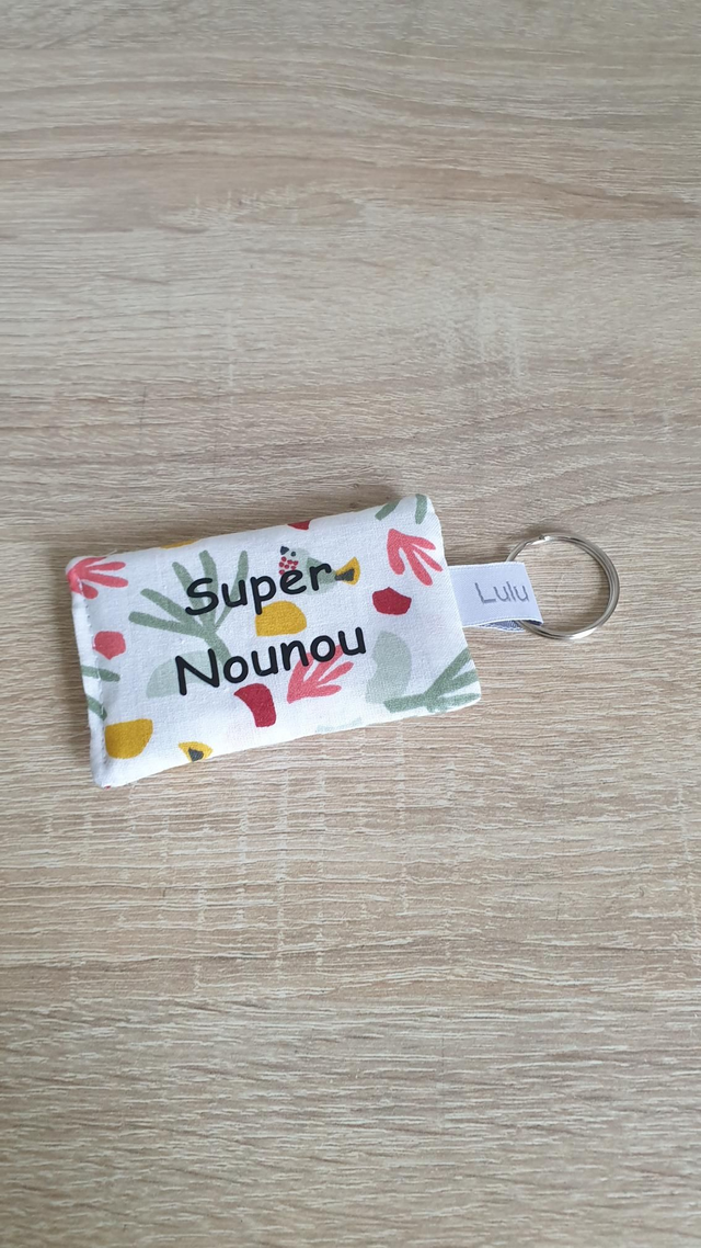 Porte clés Super Nounou (feuillage)
