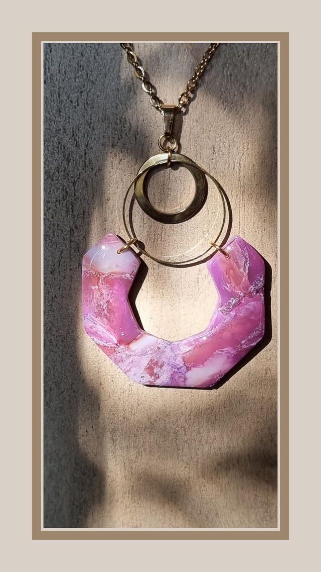 Collier rose poudré ennéagone 