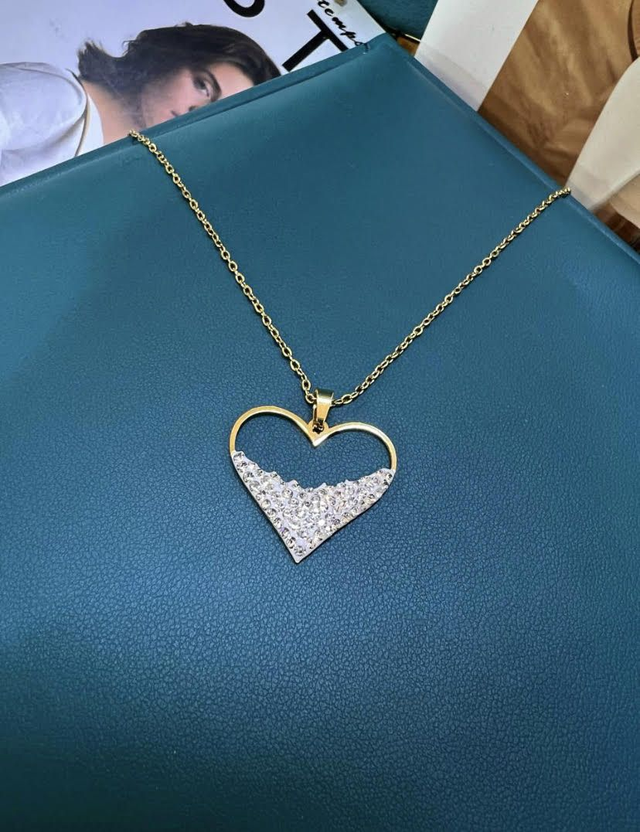 Collier cœur remplie de strass 