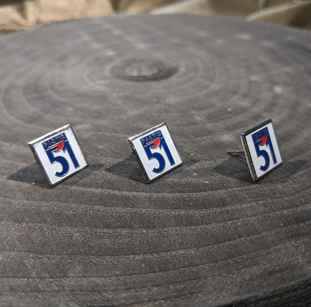 PRECOMMANDE - "Pastagà" - Mono Boucles - Pins Pastis 51, Cuir Blanc (Vendues à l'unité)