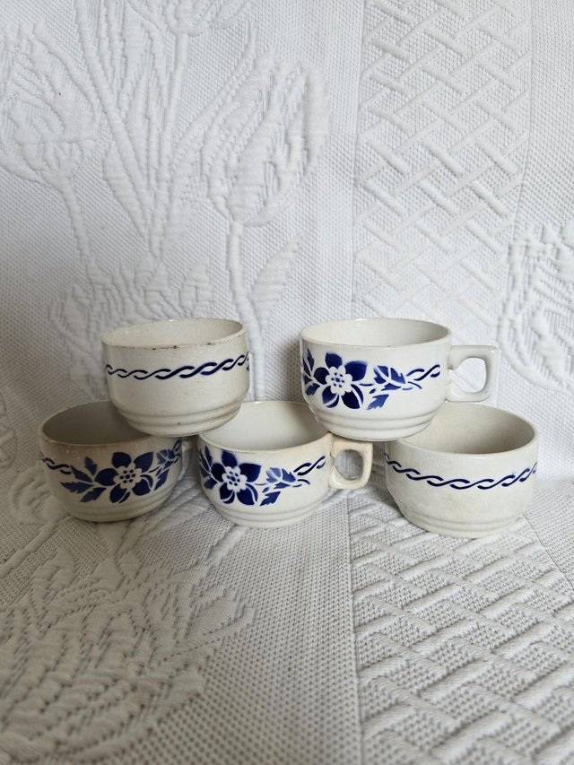 Anciennes tasses à café 