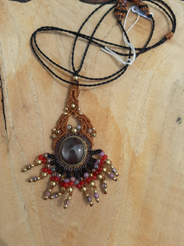 Sautoir macramé, saphir étoilé