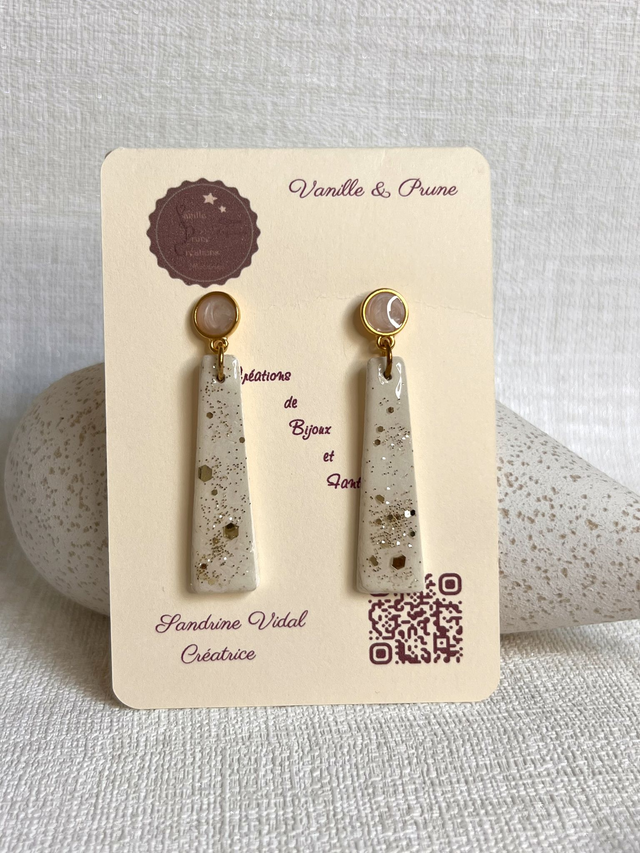 Boucles d&#039;oreilles en trapèzes allongés, décos en paillettes dorées claires