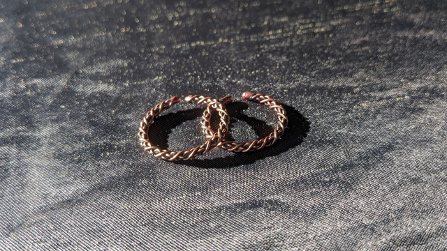 Fine, complex copper ring