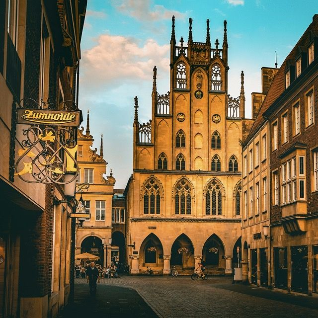 Rathaus mit Laterne