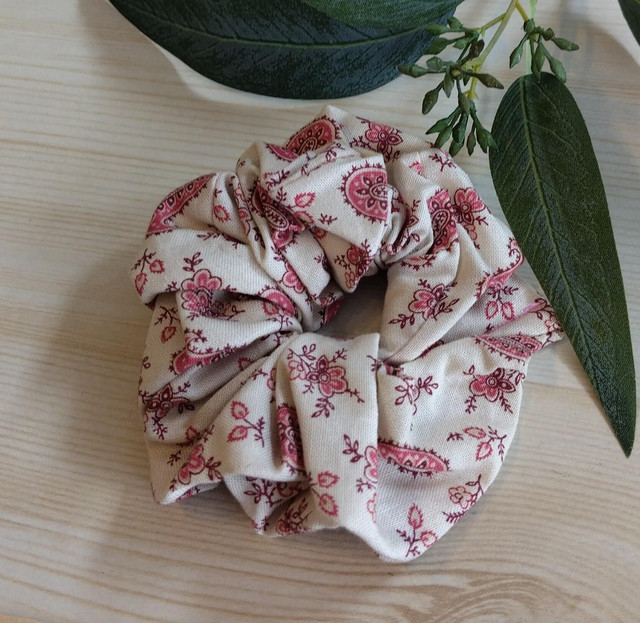 Cream and pink paisley scrunchie small 
