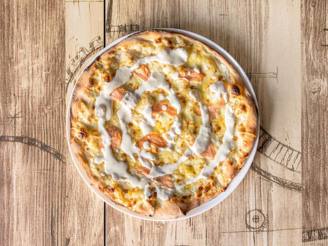 23.Norvégienne : base crème, mozzarella, emmental français, saumon fumé et sauce fromagère.🐟🧀