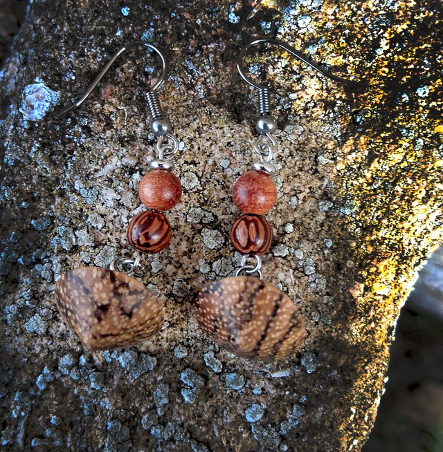 Boucles d'oreilles en bois, Zébrano et perles en bois