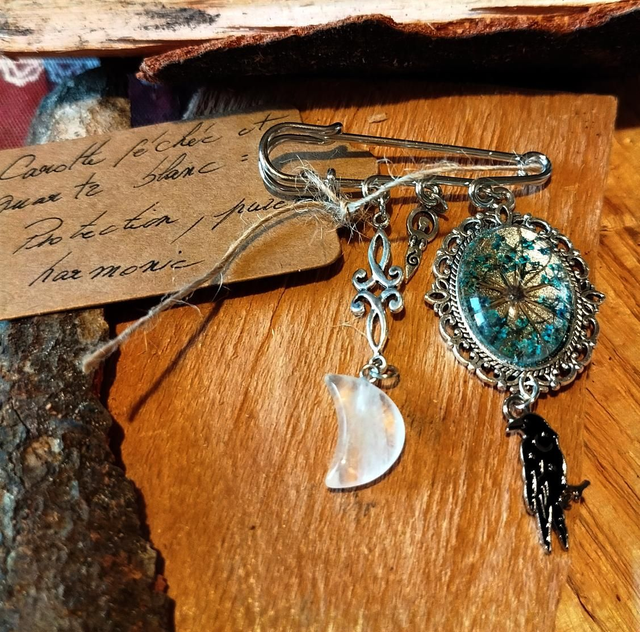 Broche Quartz blanc et carotte sauvage 