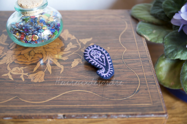 Broche motif cachemire