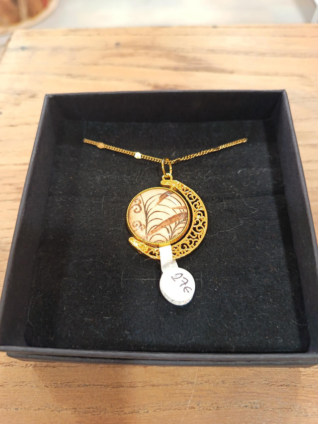 Collier croissant de lune doré