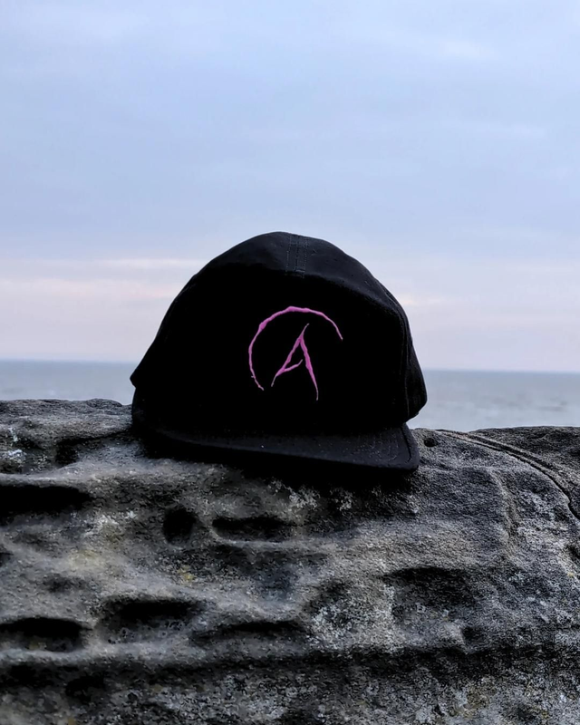 5 panel cap - pink logo