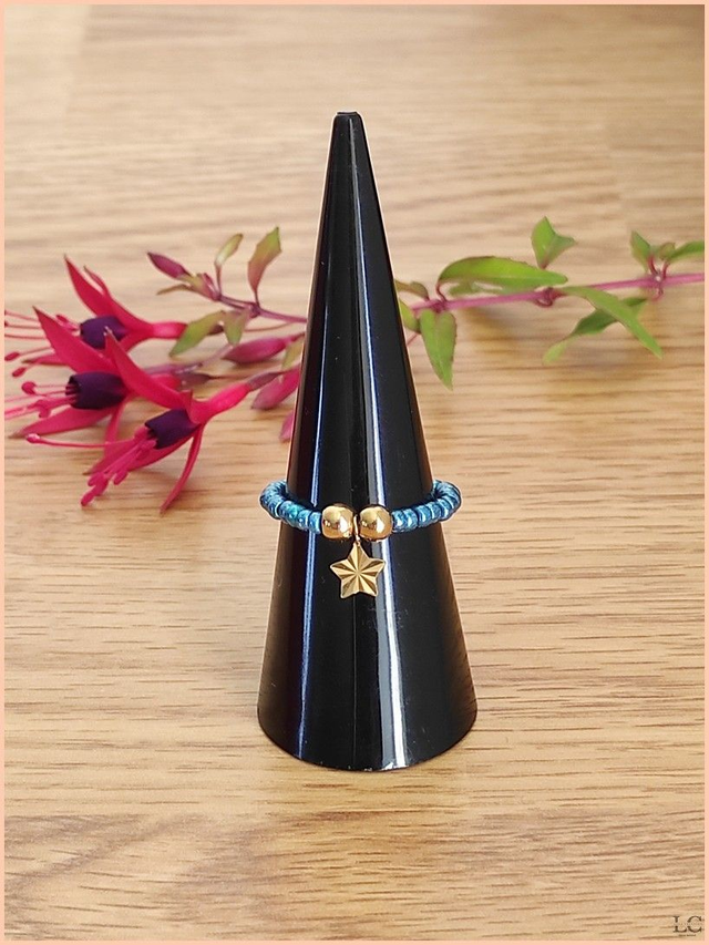 Bague élastique, perle de rocaille, avec breloque