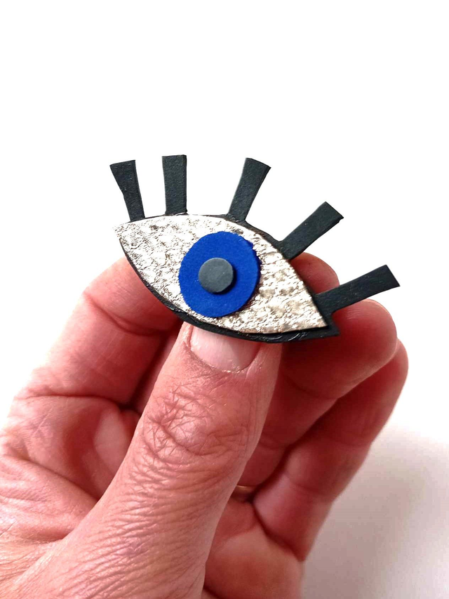 Broche éco-responsable en chute de SIMILICUIR et CHAMBRE à AIR de tracteur - Œil Turque- Pièce Artisanale et Unique
