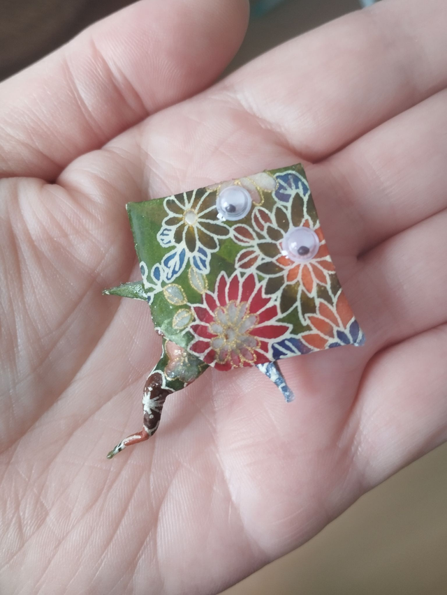 Broche Raie floraison marine