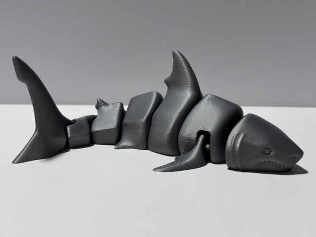 Figurine Articulée Requin 02