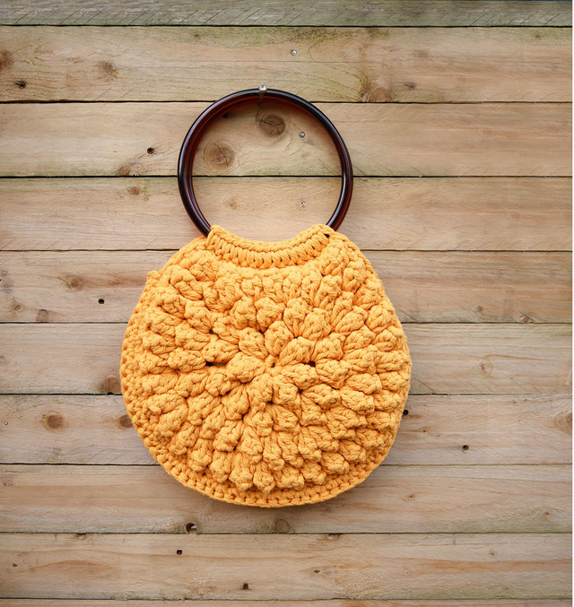 Sac à main à anses circulaires, au crochet, réalisation artisanale créateur (handmade)