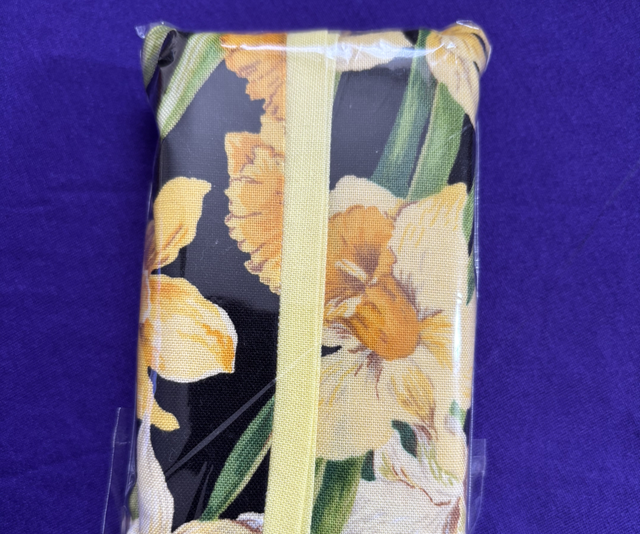Pocket Tissue cover/holder Daffodil including tissues
