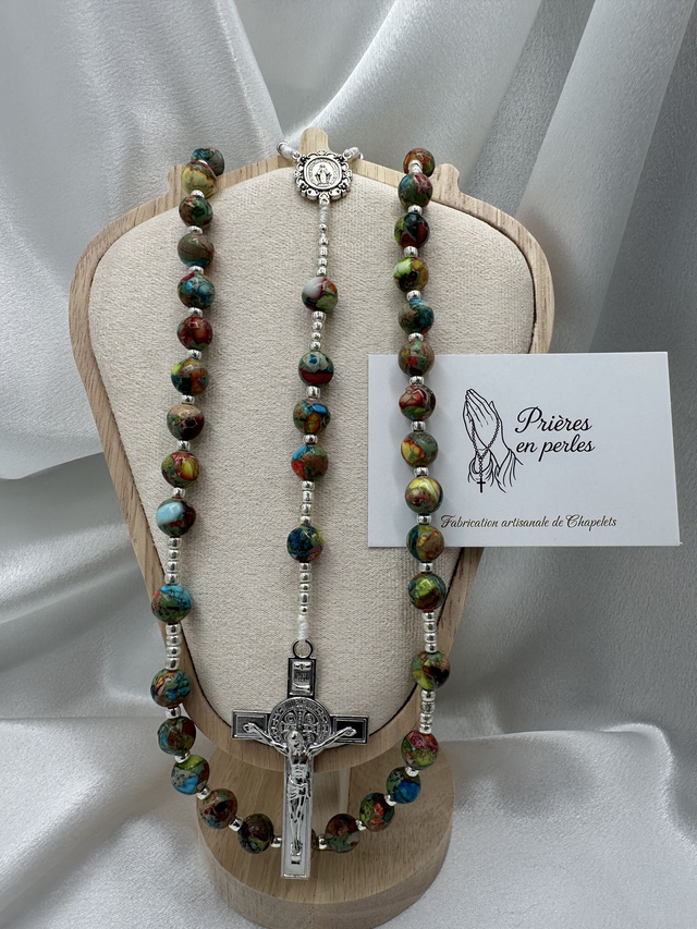 Chapelet artisanal multicolore – Perles 10mm lisses &amp; croix argentée 