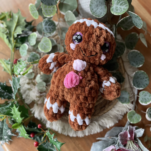 giant gingerbread couple