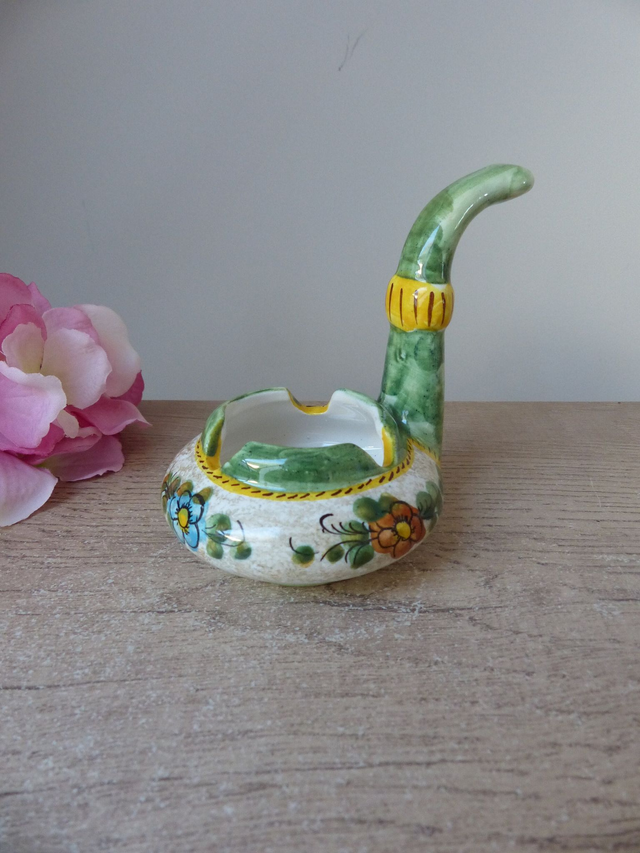Cendrier Vintage en Forme de Pipe – Céramique Deruta Peinte à la Main, Artisanat Italien – Décoration Boudoir, Fumoir, Bureau