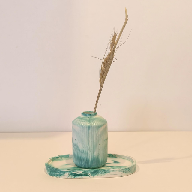 "Lunée" Vase marbré en gypse avec fleurs séchées – pièce artisanale