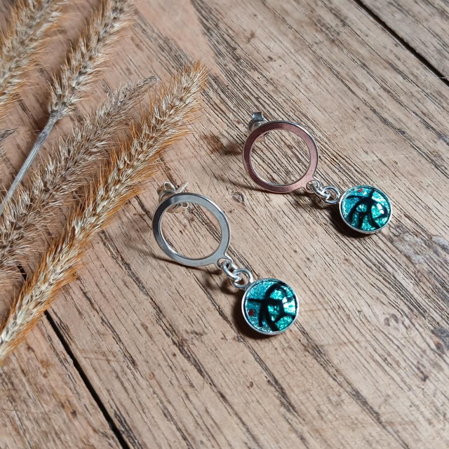 Puces d'oreilles pendantes "Cerclages d'Argent" en émail