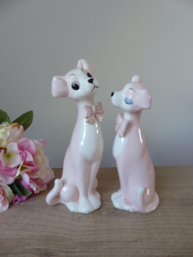 Couple de Chiens Romantiques en Céramique Blanc et Rose, Déco Poétique pour Chambre d’Enfant ou Cadeau Tendre à Offrir -