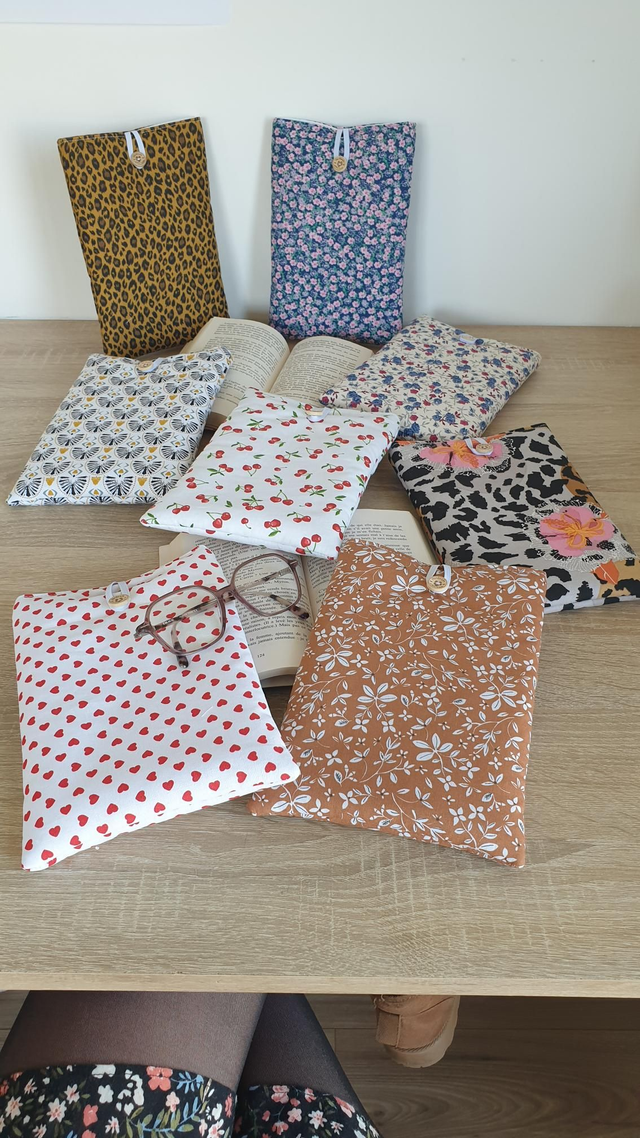 Pochette/couvre livre roses bleu rouge