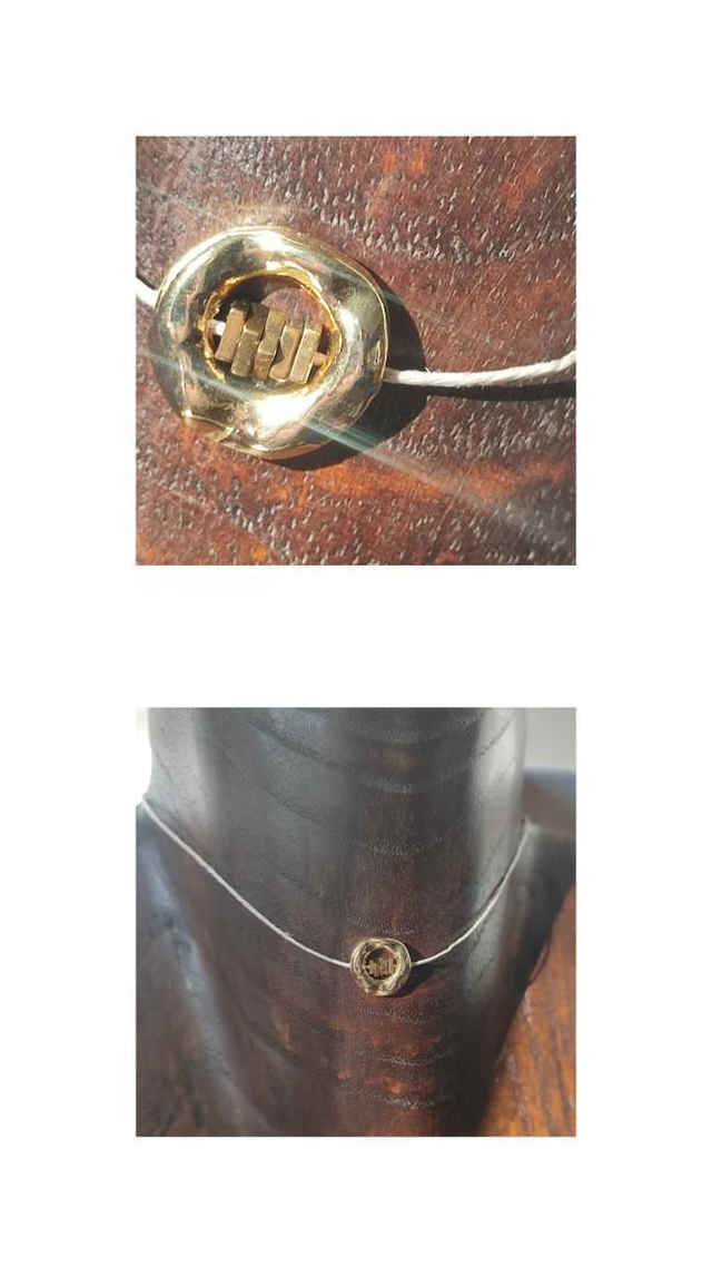 Collier cercle et hématite doré  ( pierre naturelle) monté sur fil de lin réglable avec chaîne d&#039;extension en acier inoxydable argenté 