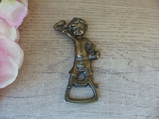 Décapsuleur vintage en laiton – Petit boxeur style Gavroche gravé – Ouvre-bouteille pour bar, bistrot restaurant – Cadeau sportif décoration