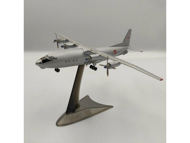 Antonov An-10 Soviet Air Force rote 19