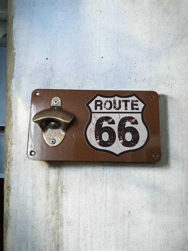 Décapsuleur mural route 66 