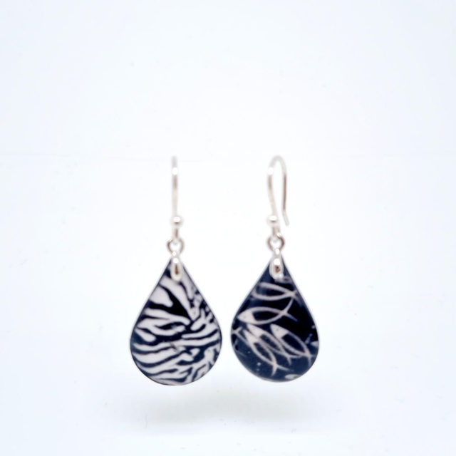 Boucles d&#039;oreilles noir zèbre gouttes 